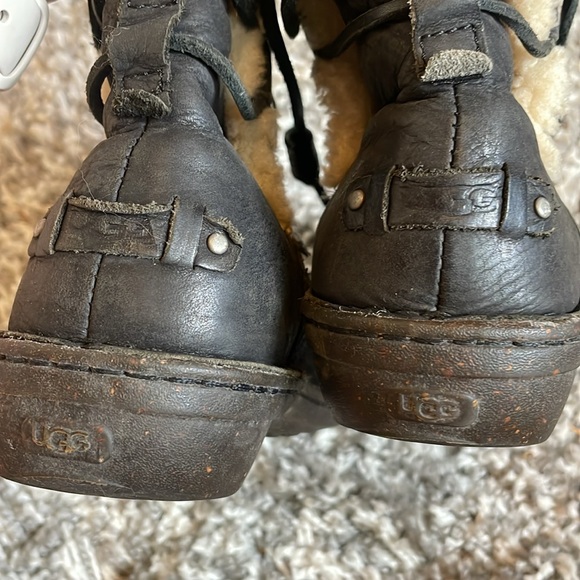 UGG Australia Women’s Acadia Winter Boots Size 7 - Picture 8 of 10